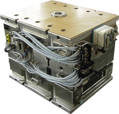 What is the role of the mold wall in the use of the mold?(图1)